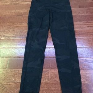 Dark Camo Flex High-Rise Pocket Ankle leggings - Black